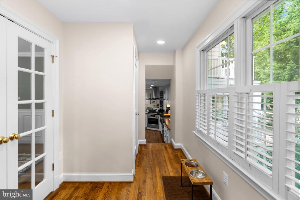 1000 W BRADDOCK ROAD