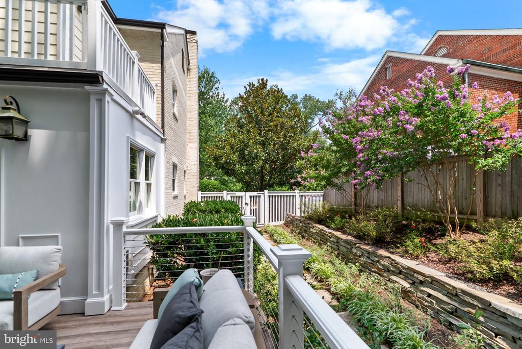 1000 W BRADDOCK ROAD