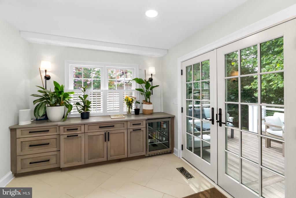 1000 W BRADDOCK ROAD