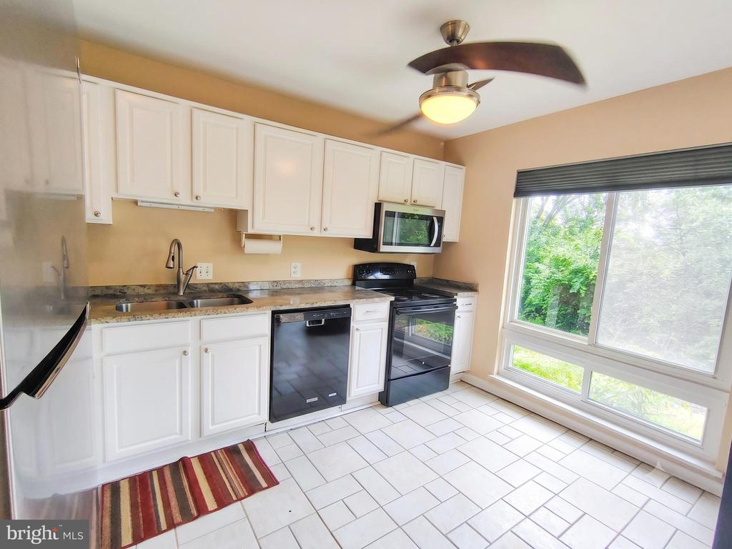 104 ROBERTS LN Unit: 100