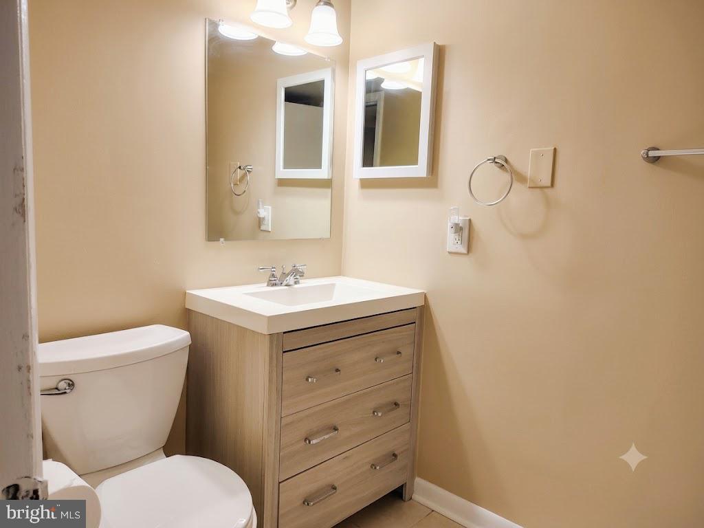 104 ROBERTS LN Unit: 100