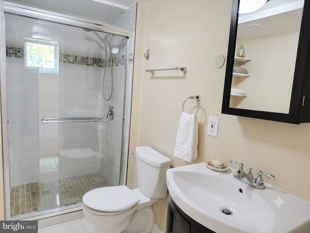 104 ROBERTS LN Unit: 100