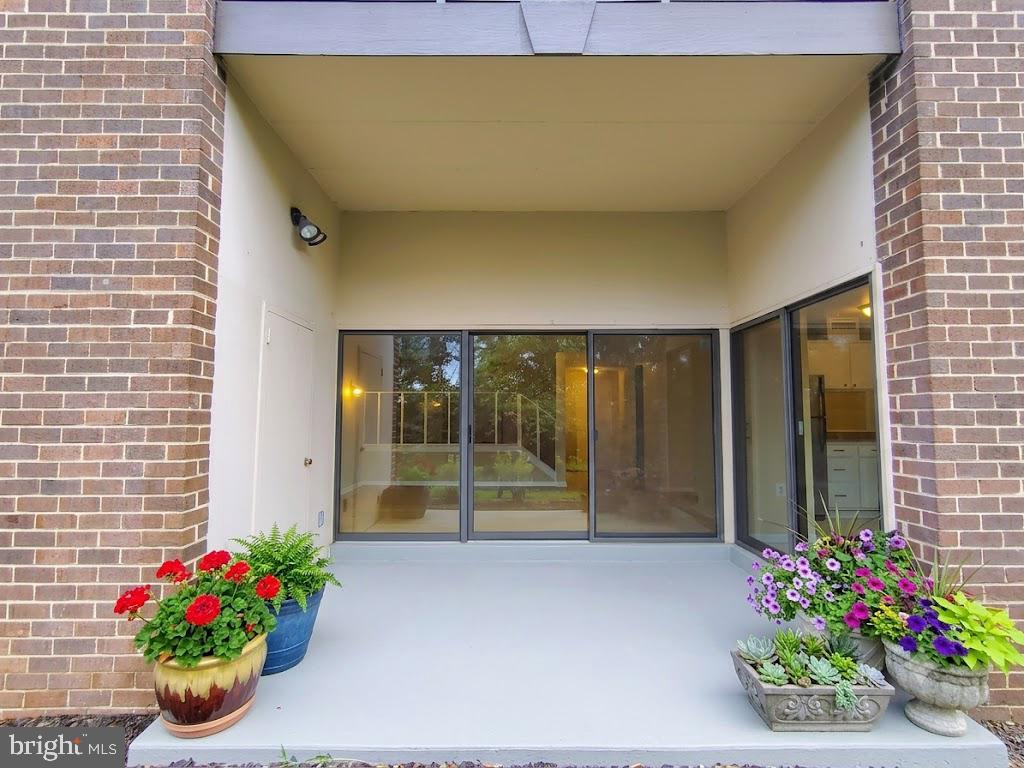 104 ROBERTS LN Unit: 100