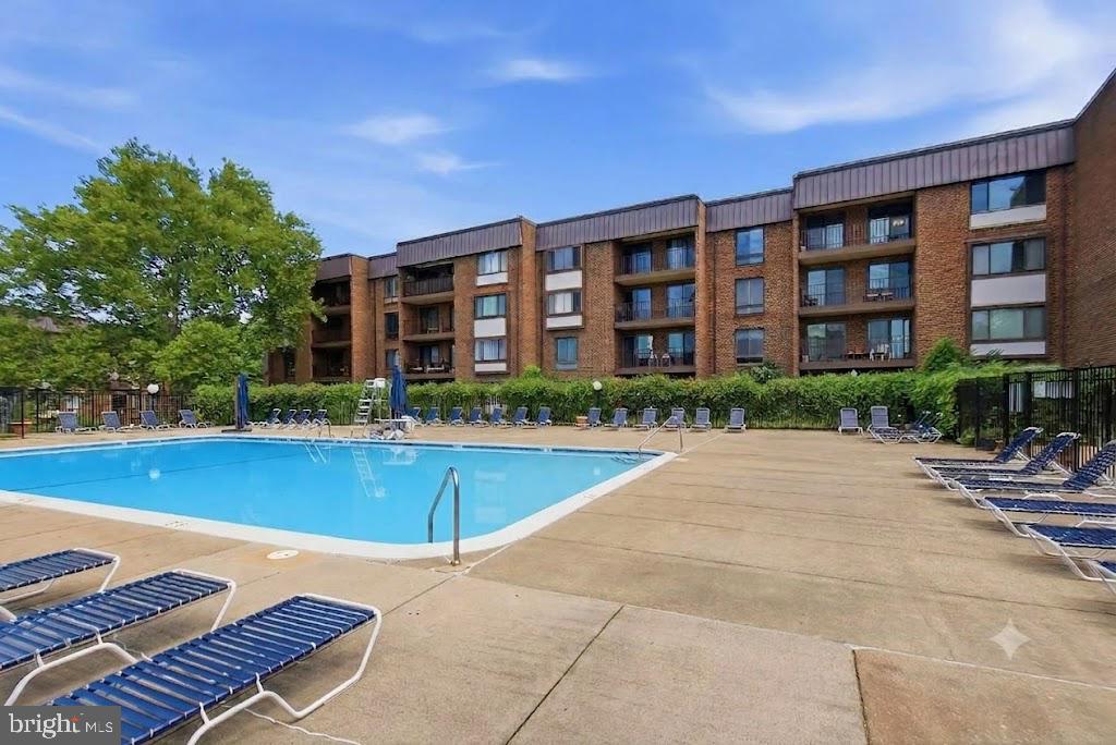 104 ROBERTS LN Unit: 100