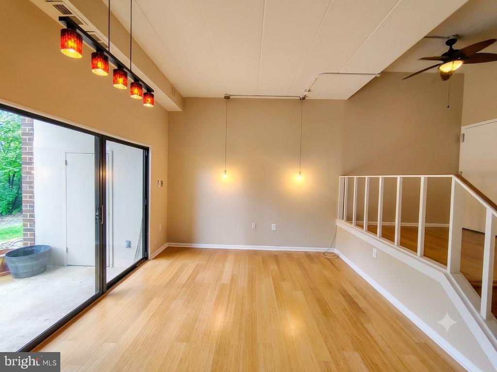 104 ROBERTS LN Unit: 100