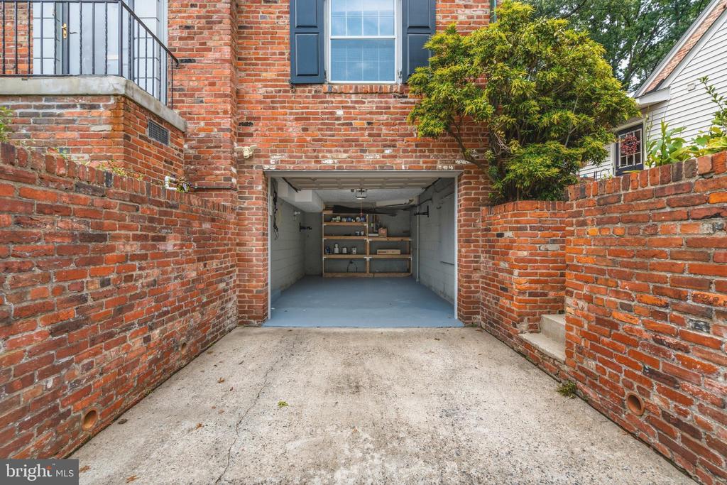 808 W TIMBER BRANCH PARKWAY