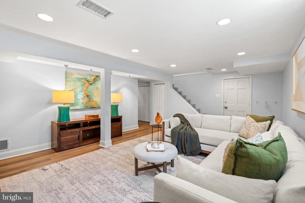 808 W TIMBER BRANCH PARKWAY