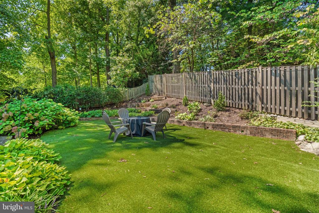 808 W TIMBER BRANCH PARKWAY