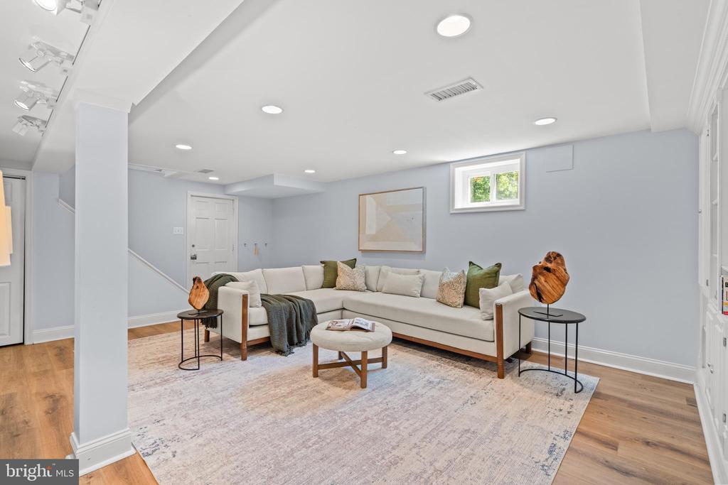 808 W TIMBER BRANCH PARKWAY