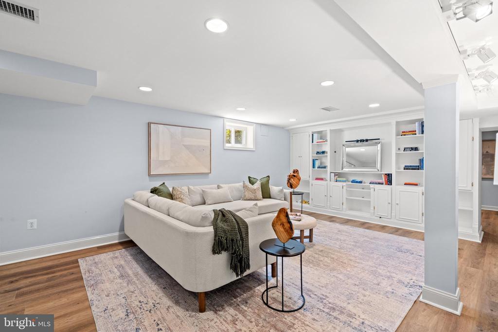 808 W TIMBER BRANCH PARKWAY