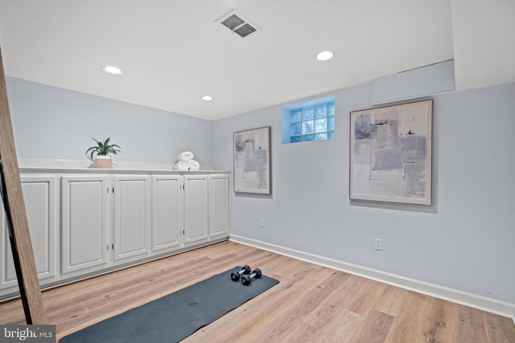 808 W TIMBER BRANCH PARKWAY