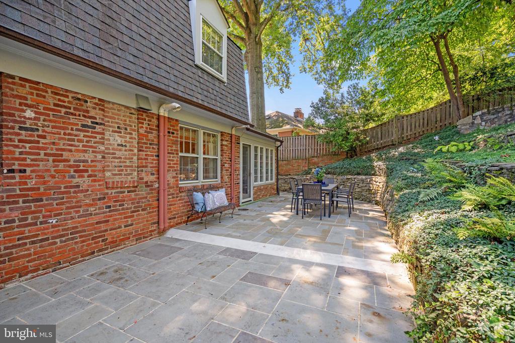 808 W TIMBER BRANCH PARKWAY
