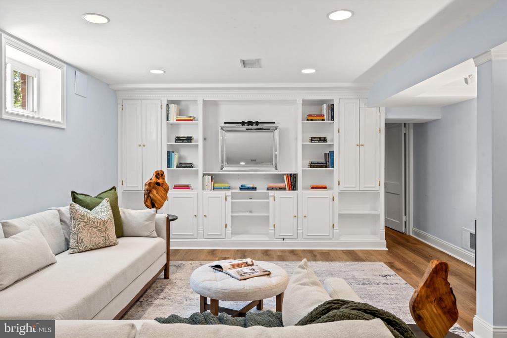 808 W TIMBER BRANCH PARKWAY