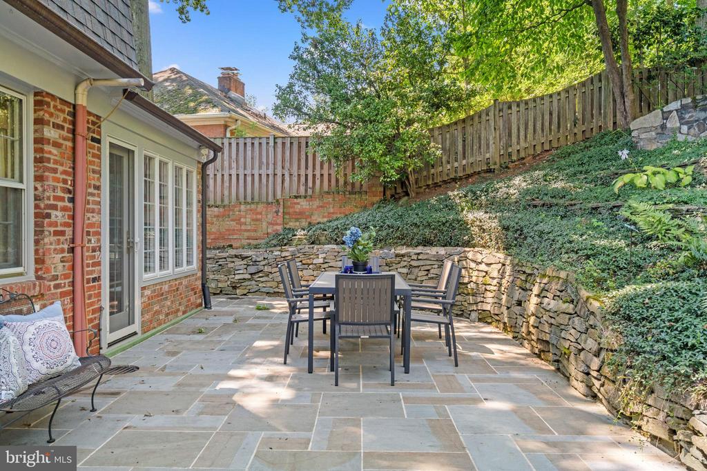 808 W TIMBER BRANCH PARKWAY