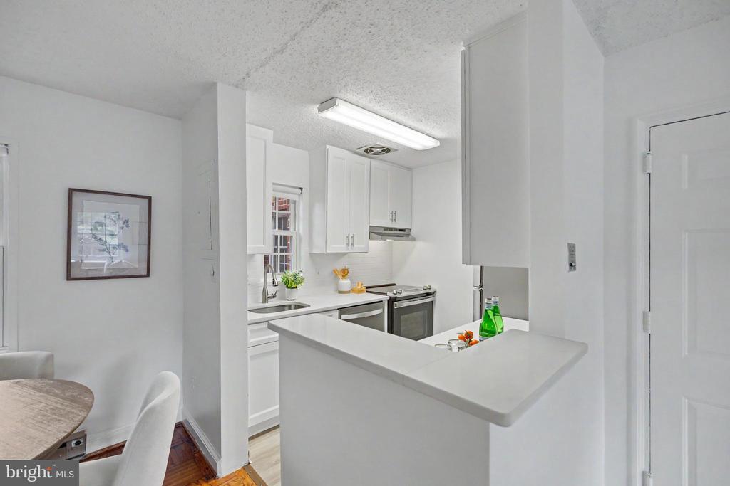1602 W ABINGDON DRIVE Unit: 101