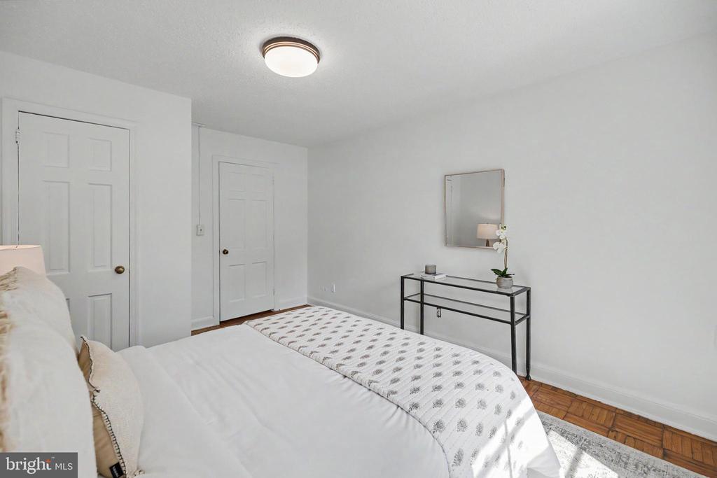 1602 W ABINGDON DRIVE Unit: 101
