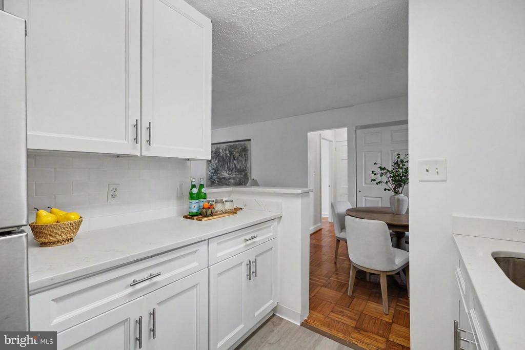 1602 W ABINGDON DRIVE Unit: 101