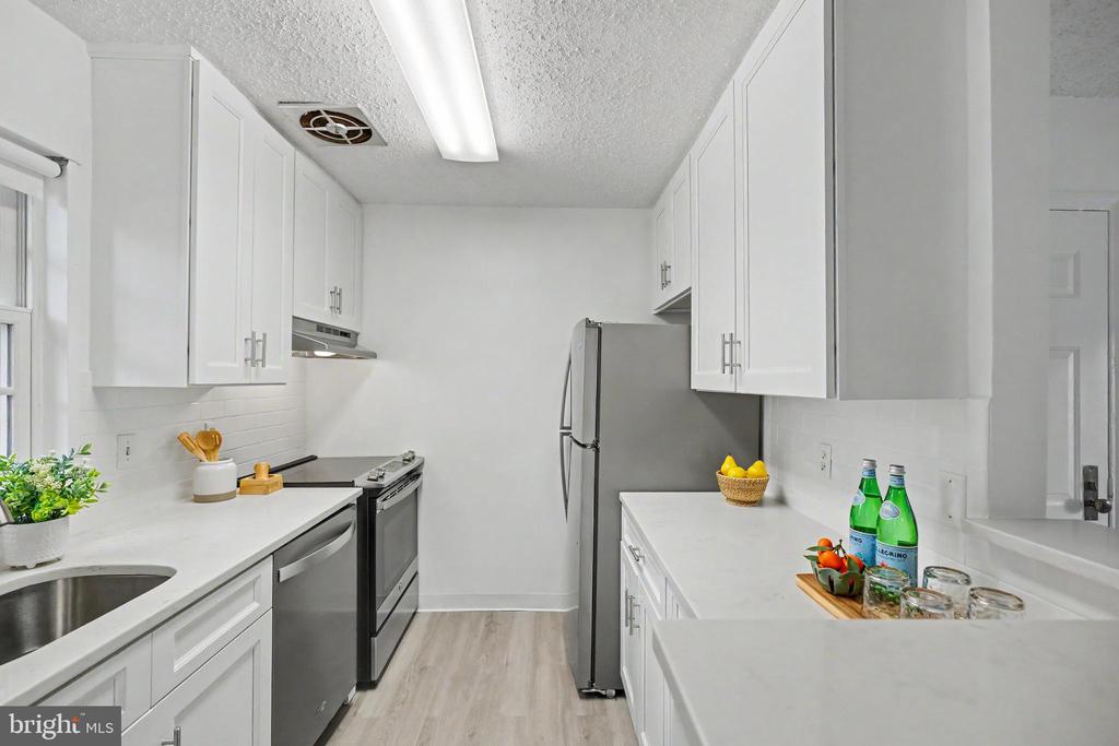 1602 W ABINGDON DRIVE Unit: 101