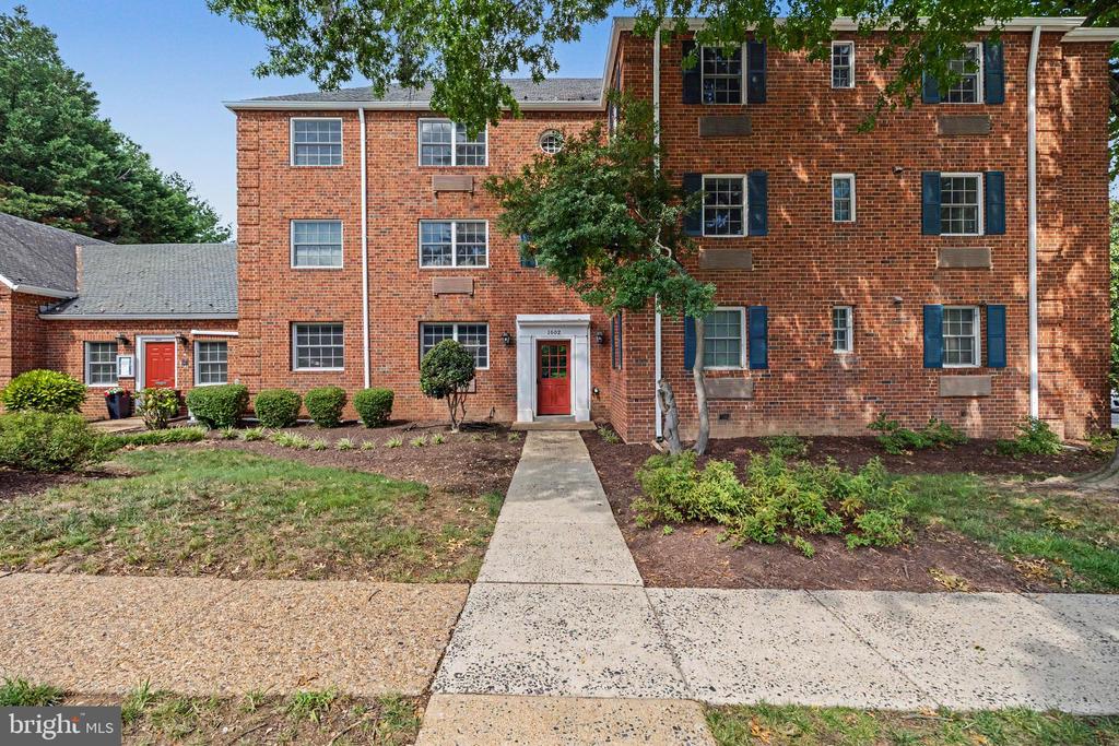 1602 W ABINGDON DRIVE Unit: 101