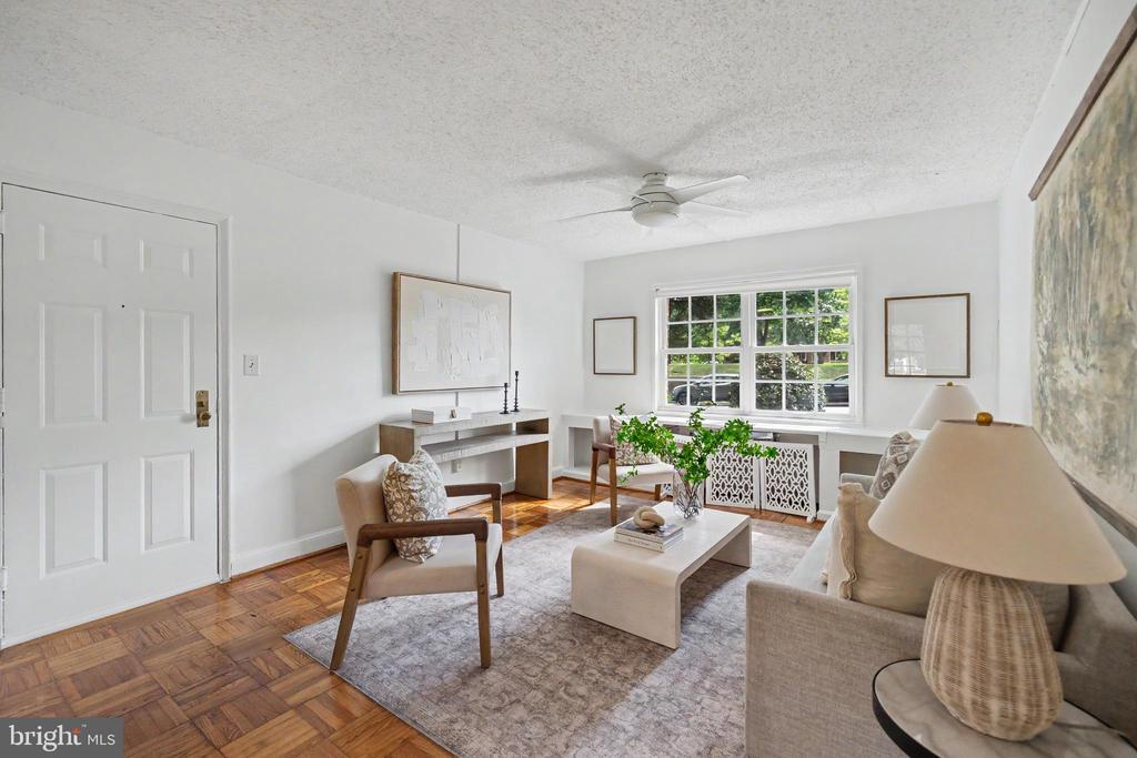 1602 W ABINGDON DRIVE Unit: 101