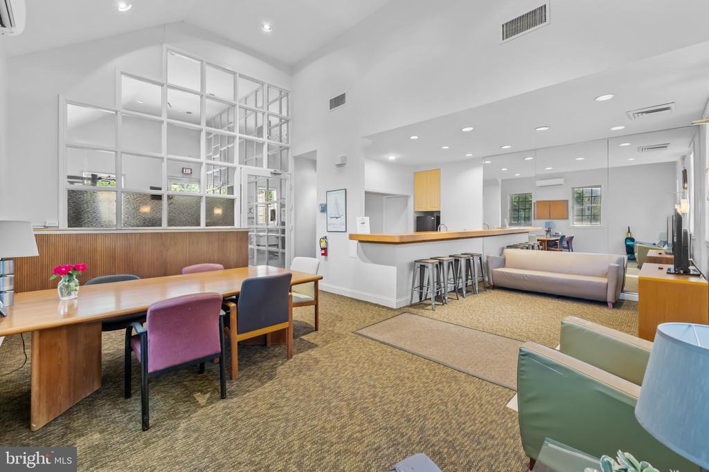 1602 W ABINGDON DRIVE Unit: 101