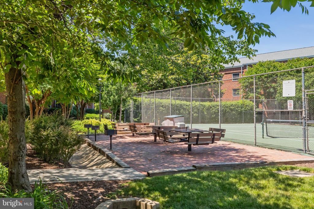 1602 W ABINGDON DRIVE Unit: 101