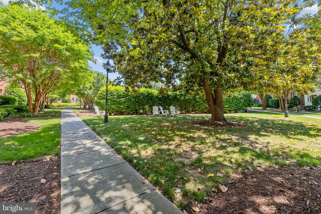 1602 W ABINGDON DRIVE Unit: 101