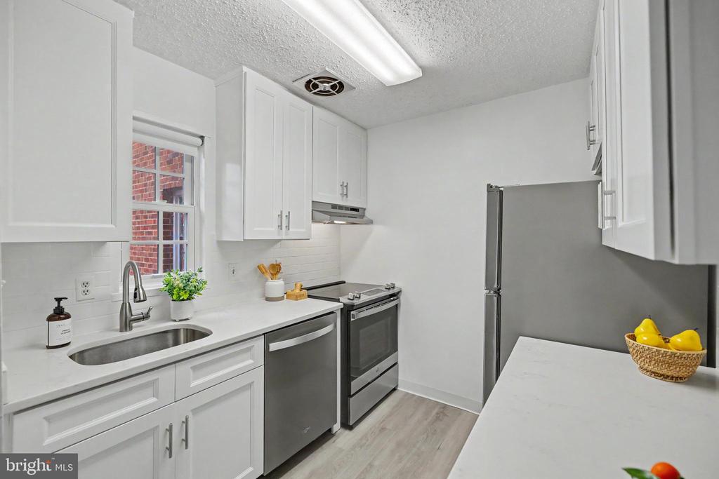1602 W ABINGDON DRIVE Unit: 101