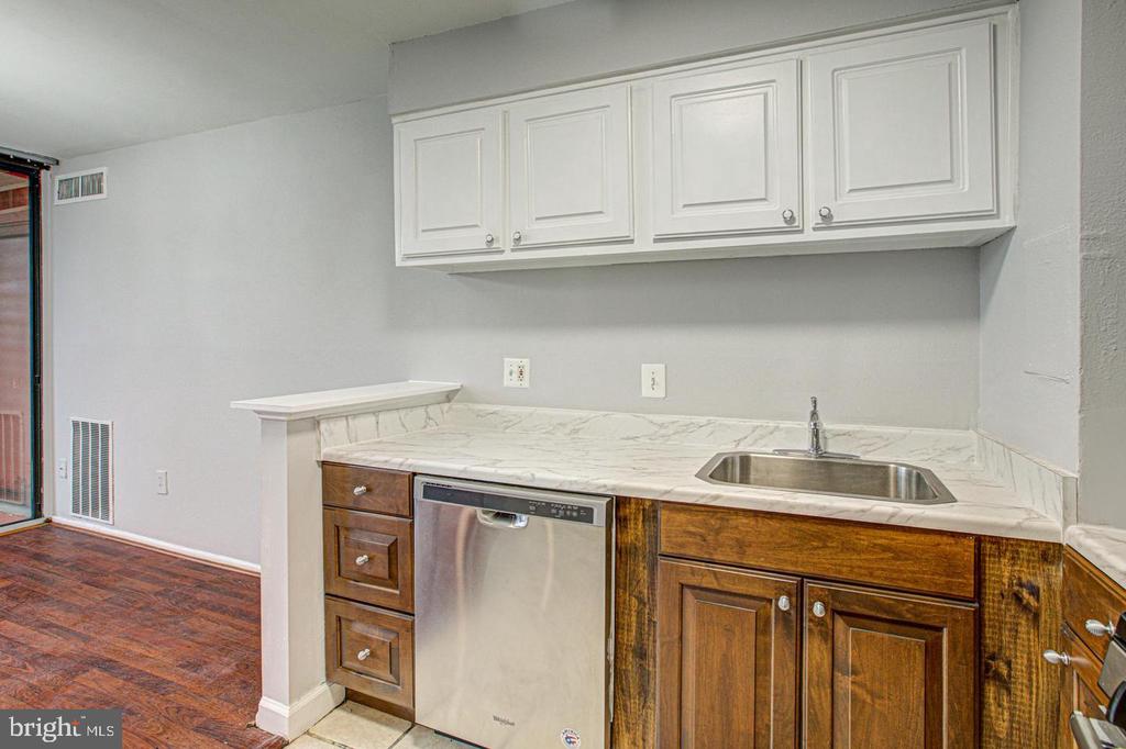 16 S VAN DORN STREET Unit: 604