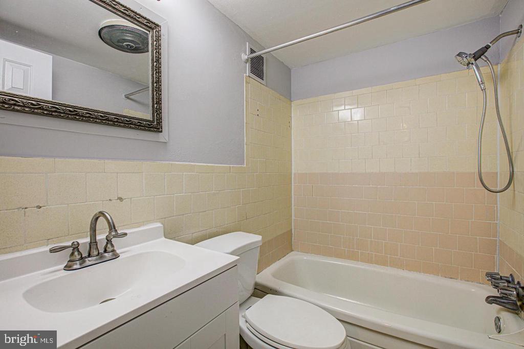 16 S VAN DORN STREET Unit: 604