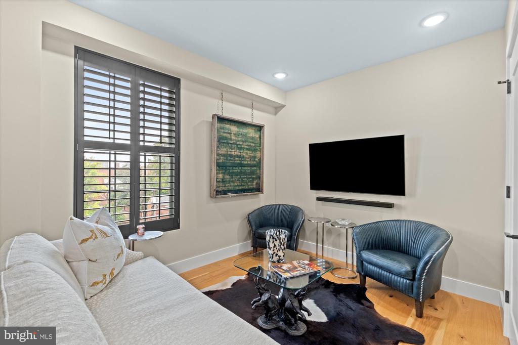 312 S WASHINGTON STREET Unit: 502