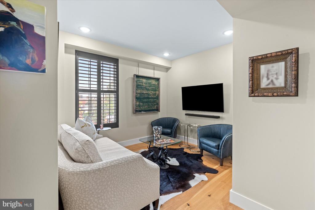 312 S WASHINGTON STREET Unit: 502