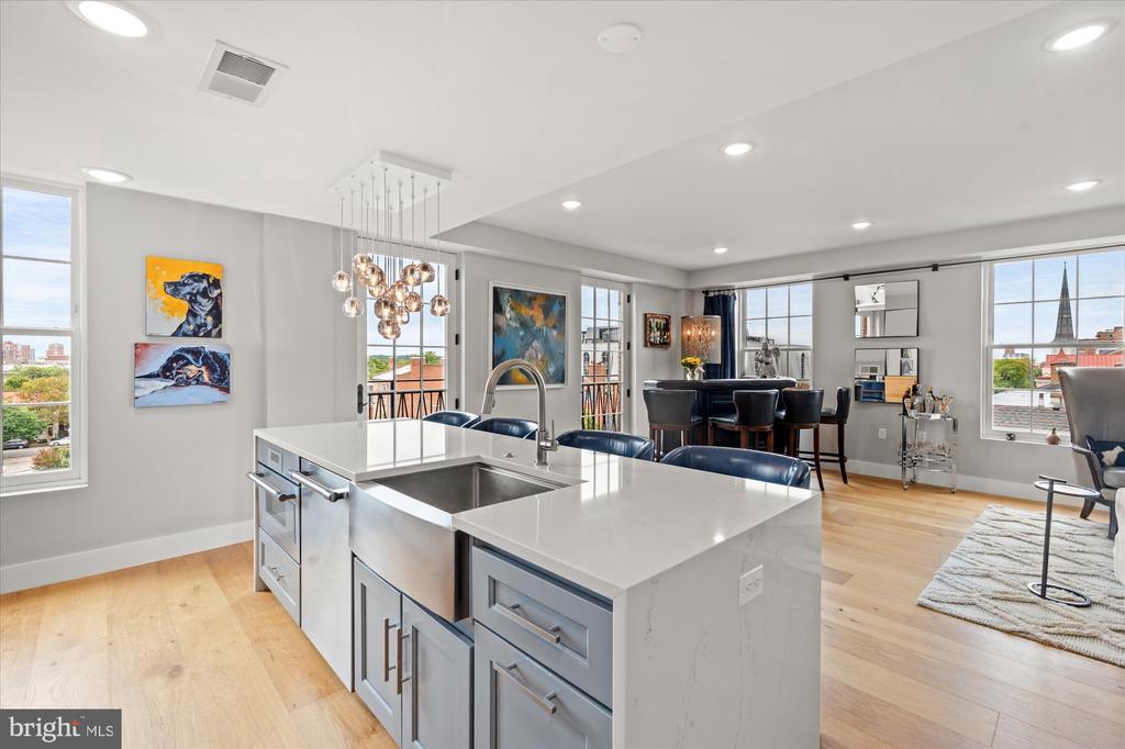 312 S WASHINGTON STREET Unit: 502