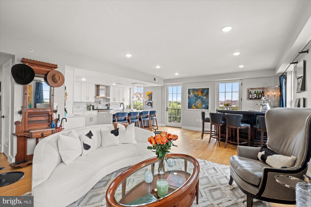 312 S WASHINGTON STREET Unit: 502