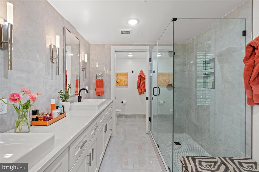 312 S WASHINGTON STREET Unit: 502