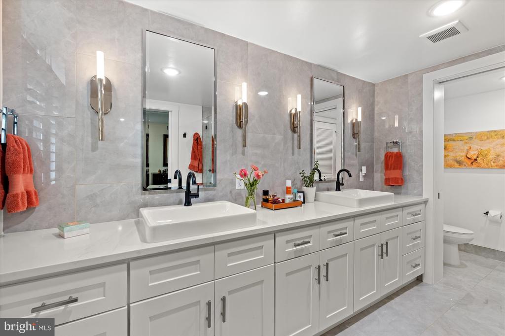 312 S WASHINGTON STREET Unit: 502