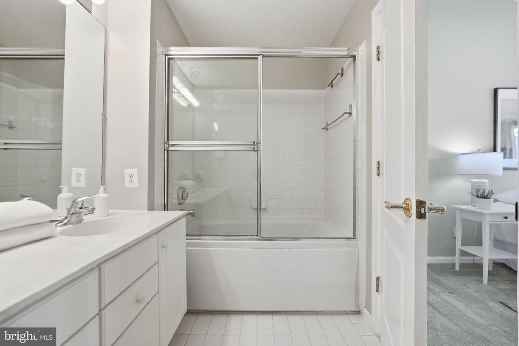 1724 KINGSGATE COURT Unit: 302