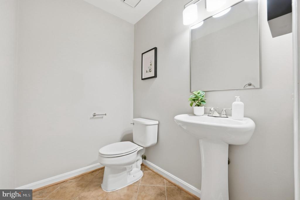 1724 KINGSGATE COURT Unit: 302