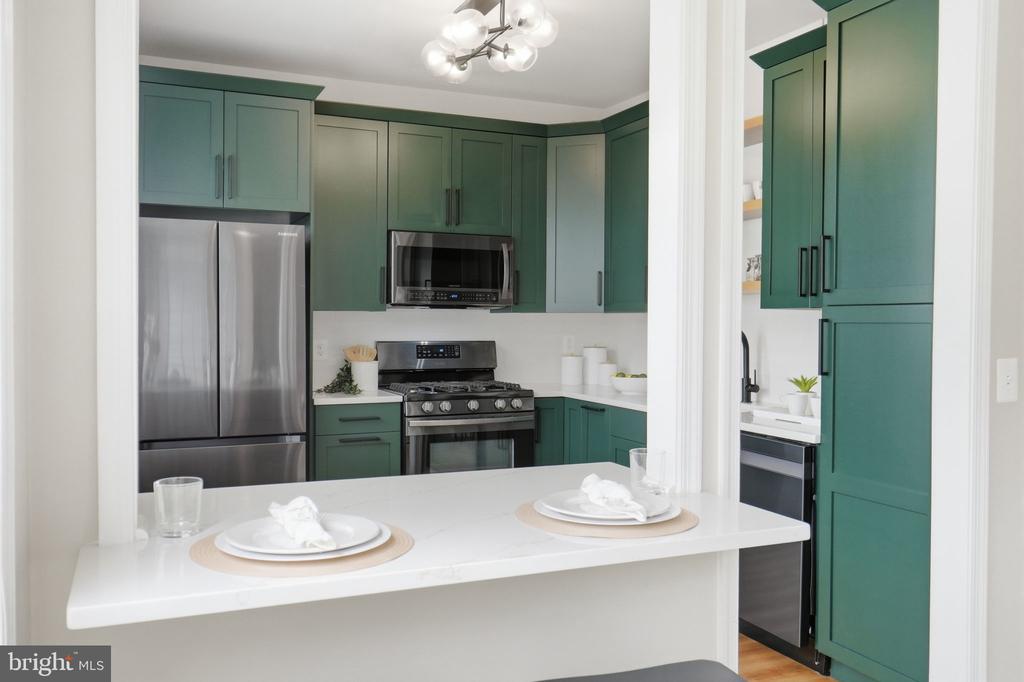 1724 KINGSGATE COURT Unit: 302
