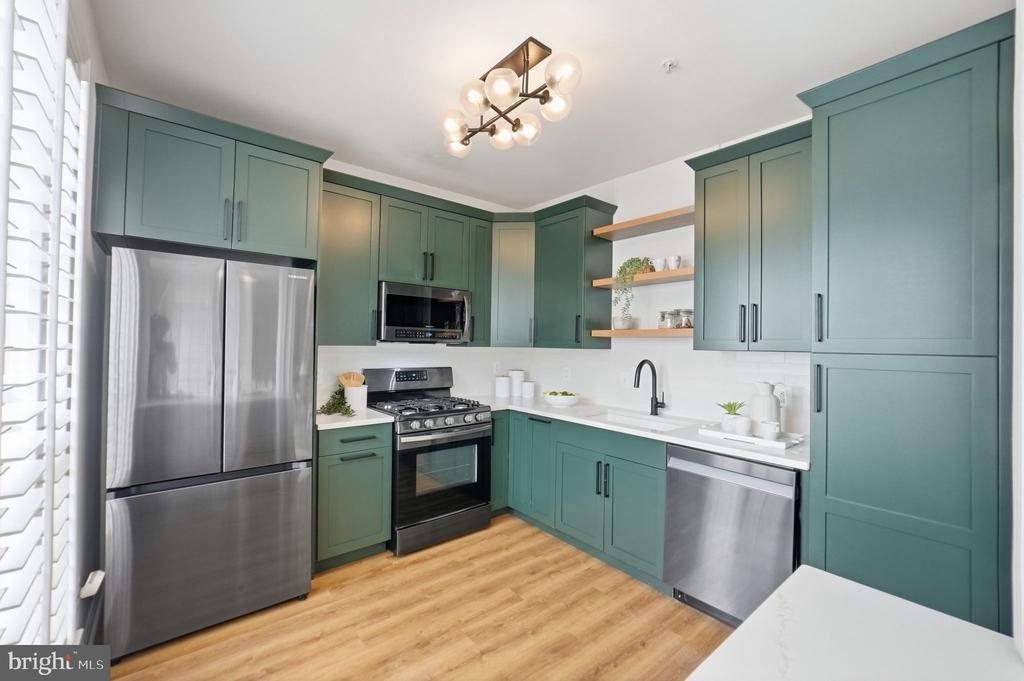 1724 KINGSGATE COURT Unit: 302
