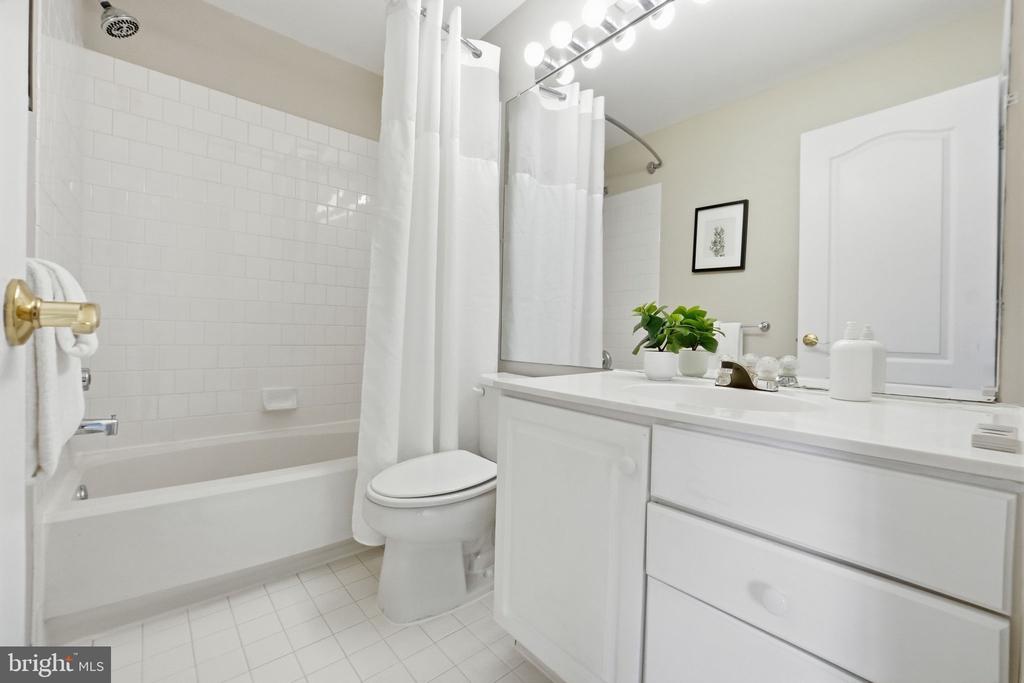 1724 KINGSGATE COURT Unit: 302
