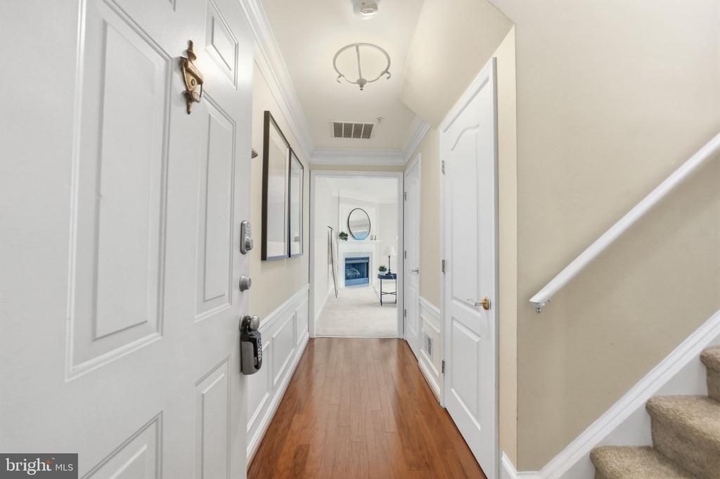 1724 KINGSGATE COURT Unit: 302