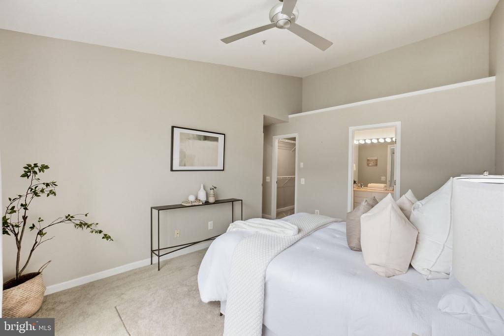 1724 KINGSGATE COURT Unit: 302