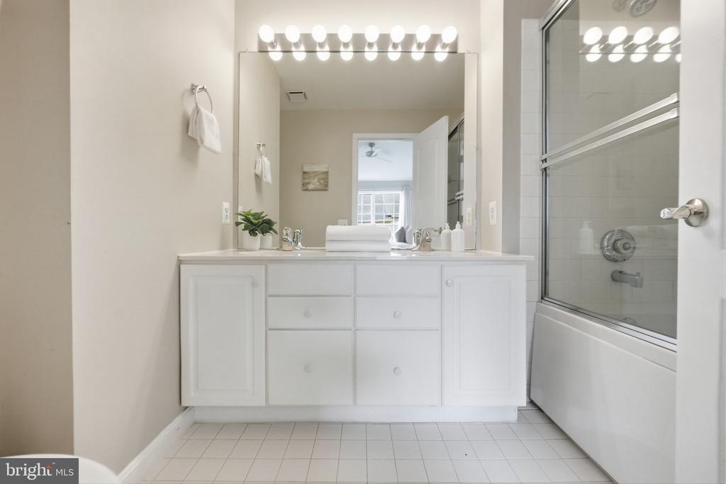 1724 KINGSGATE COURT Unit: 302