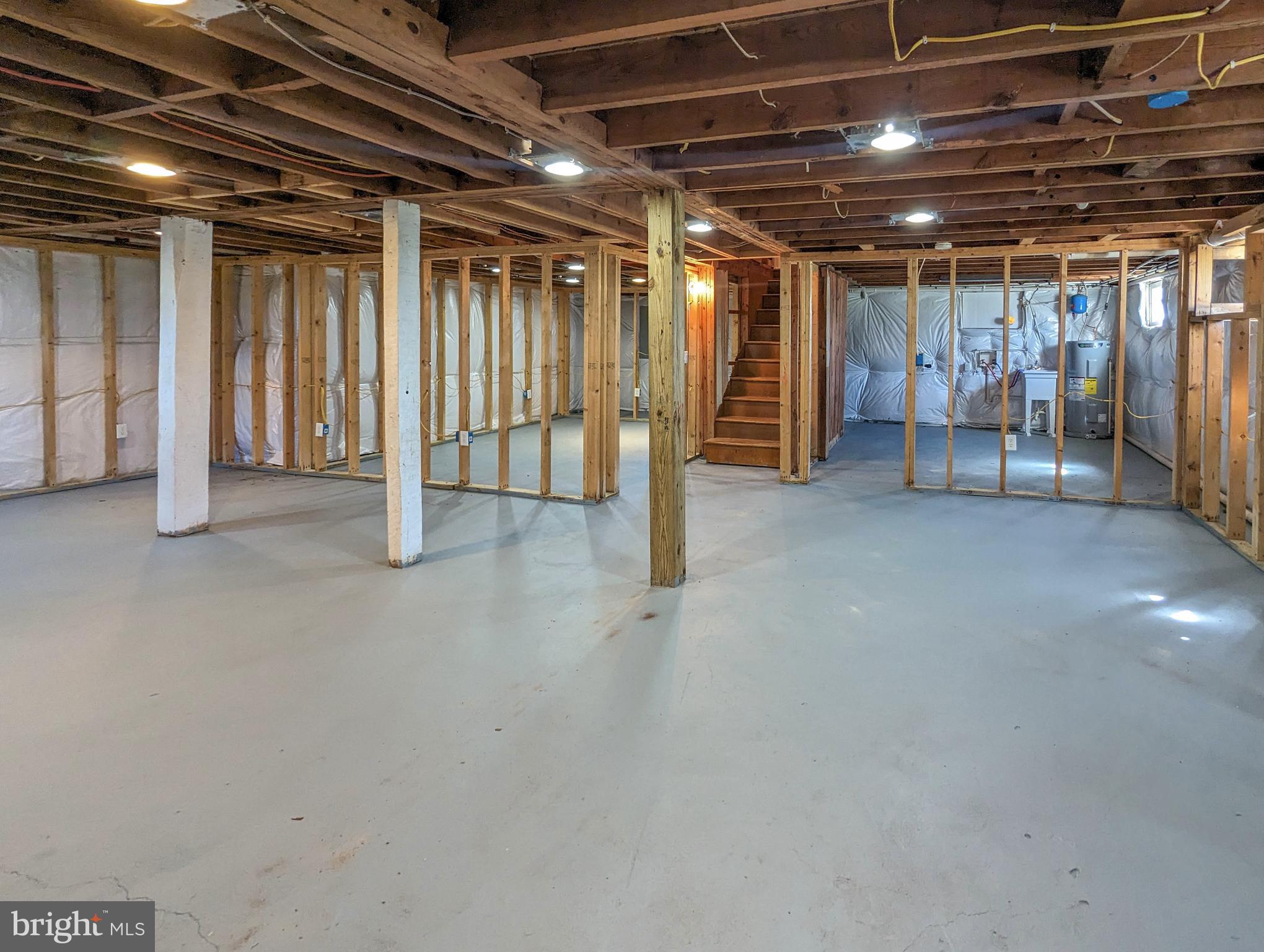 902 HENDRICK STREET