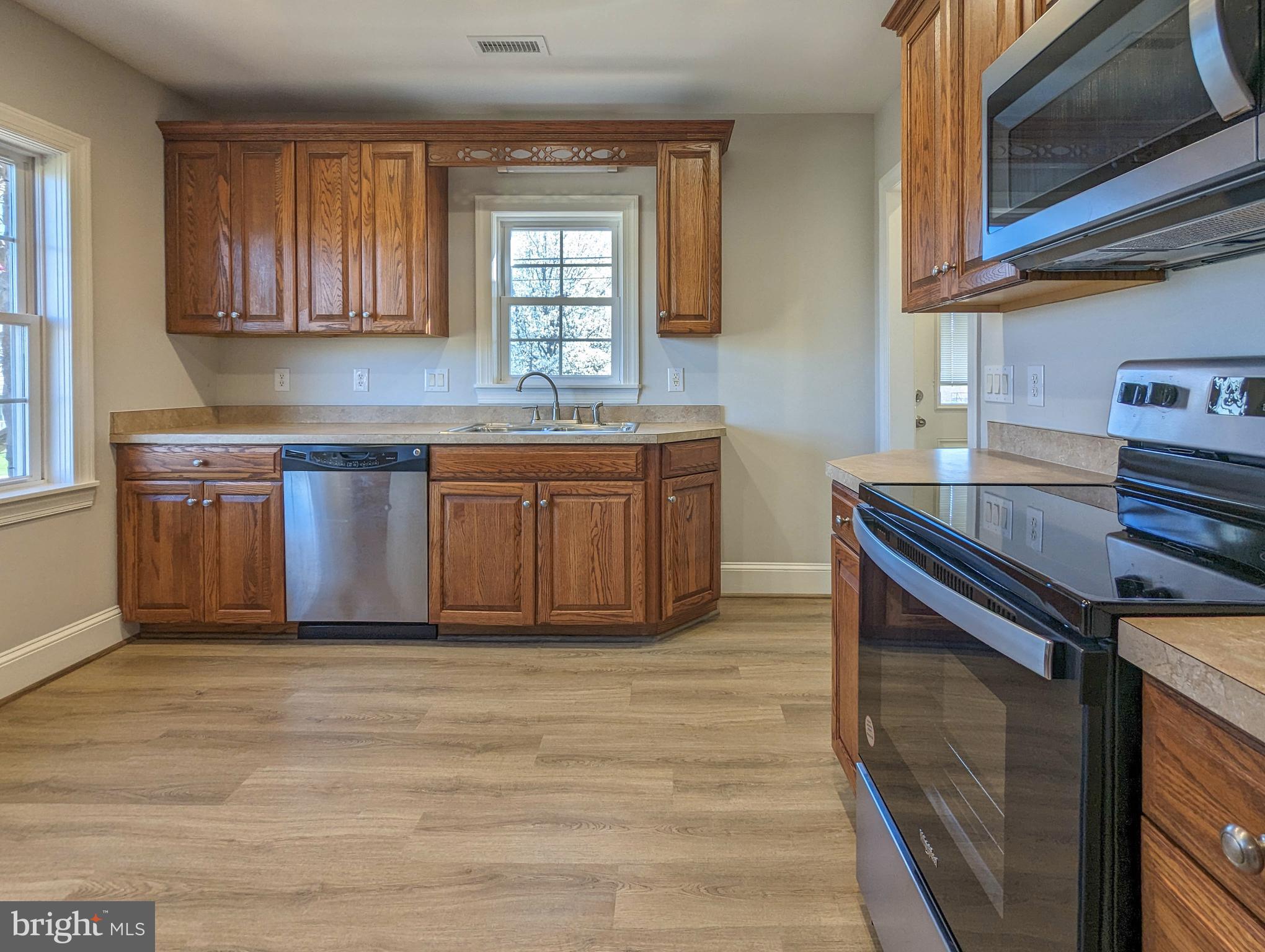 902 HENDRICK STREET