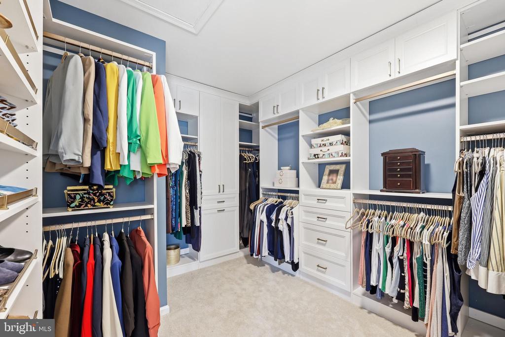 3259 SOUTHAMPTON DRIVE