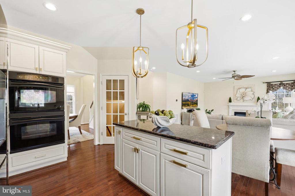 3259 SOUTHAMPTON DRIVE