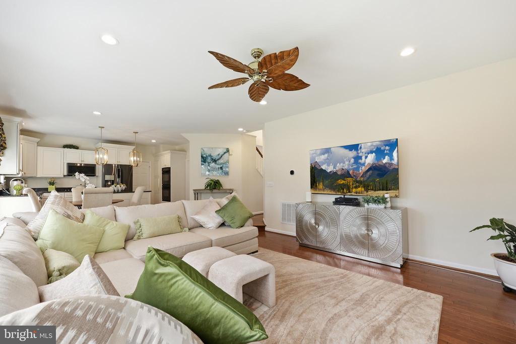 3259 SOUTHAMPTON DRIVE