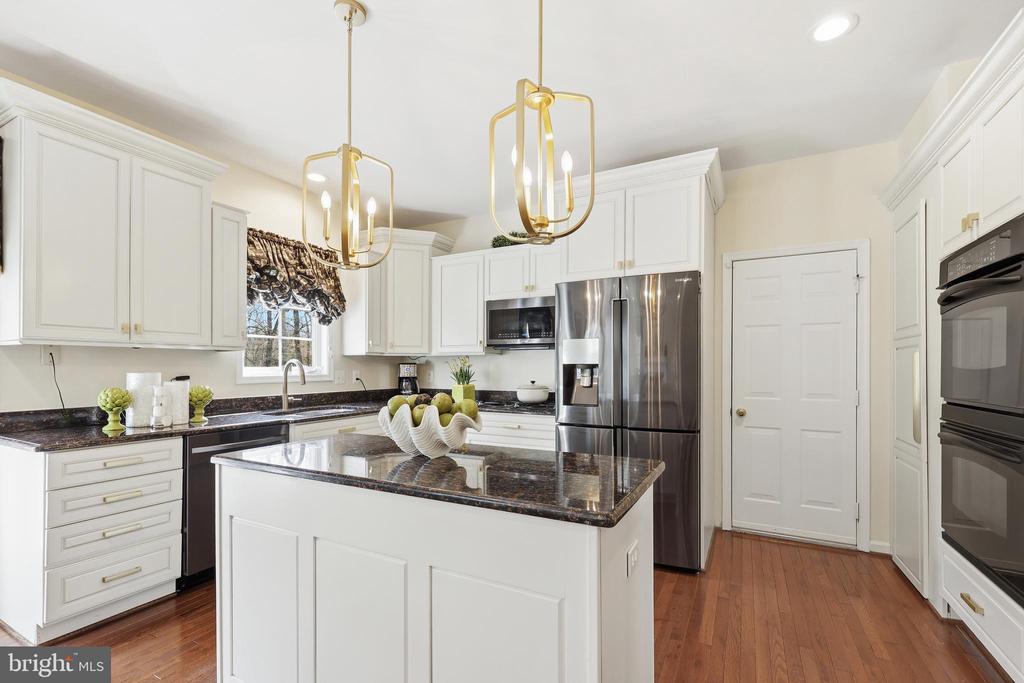 3259 SOUTHAMPTON DRIVE